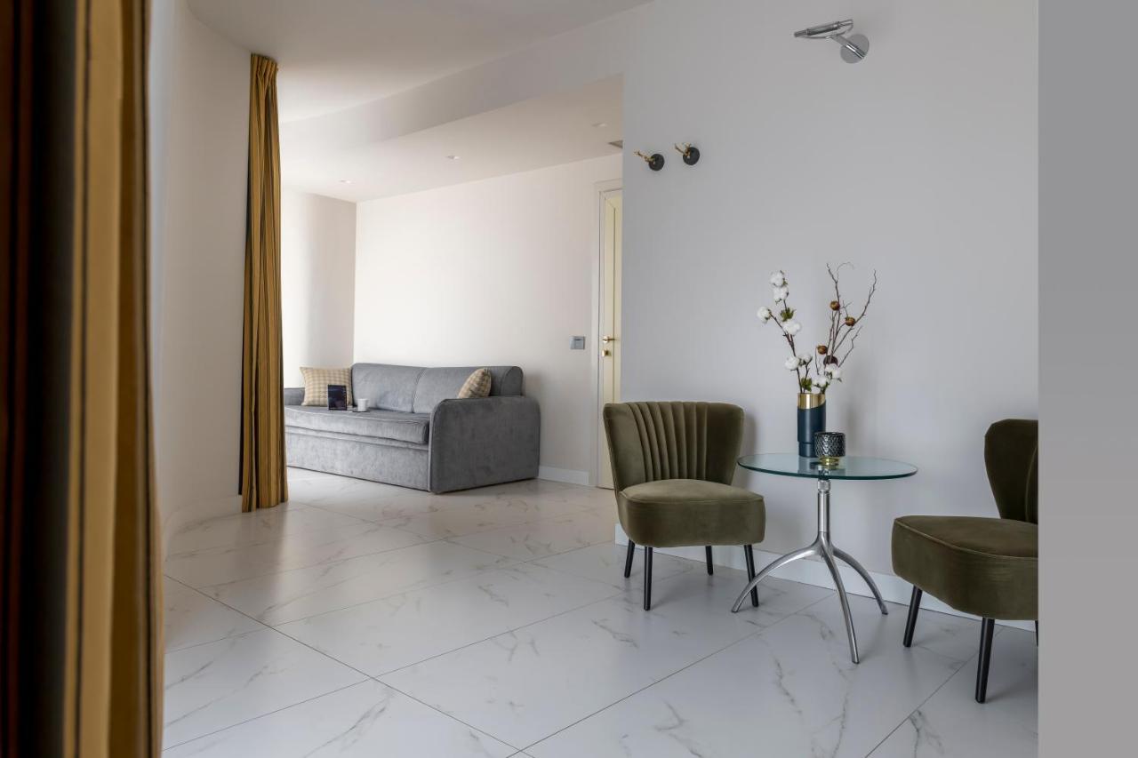 Savoia 4* Rímini